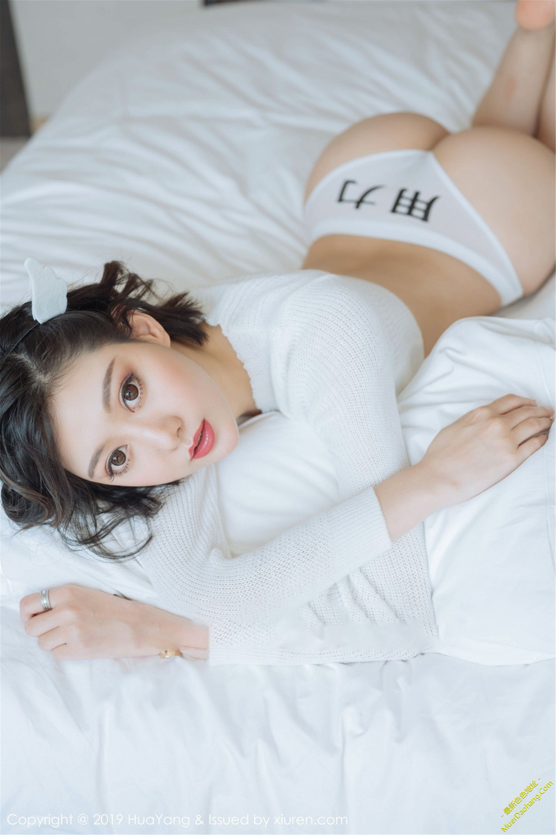 内裤上写着用力的少妇