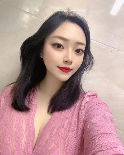 奶霸！绝对的奶霸级妹子