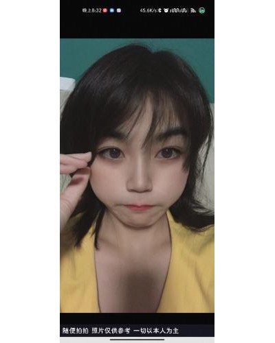 一个00后苗条妹子